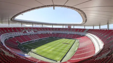 “太妃糖与红军在古迪逊公园末轮激战英超”