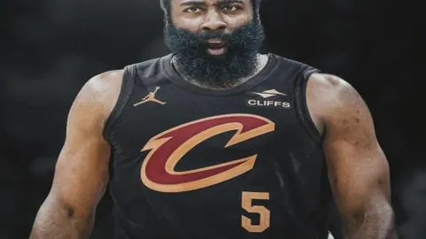 NBA赛场风云再起，16强争霸战，深度解析助力，精彩篮球盛宴，全力冲刺加油！